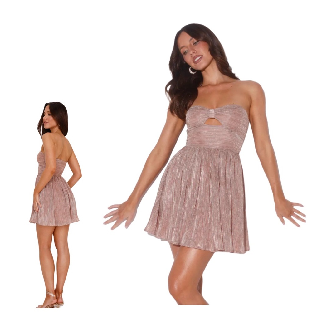 HELLO MOLLY Glimmering Nights
Strapless Mini Dress Rose Gold Size 4 NWT